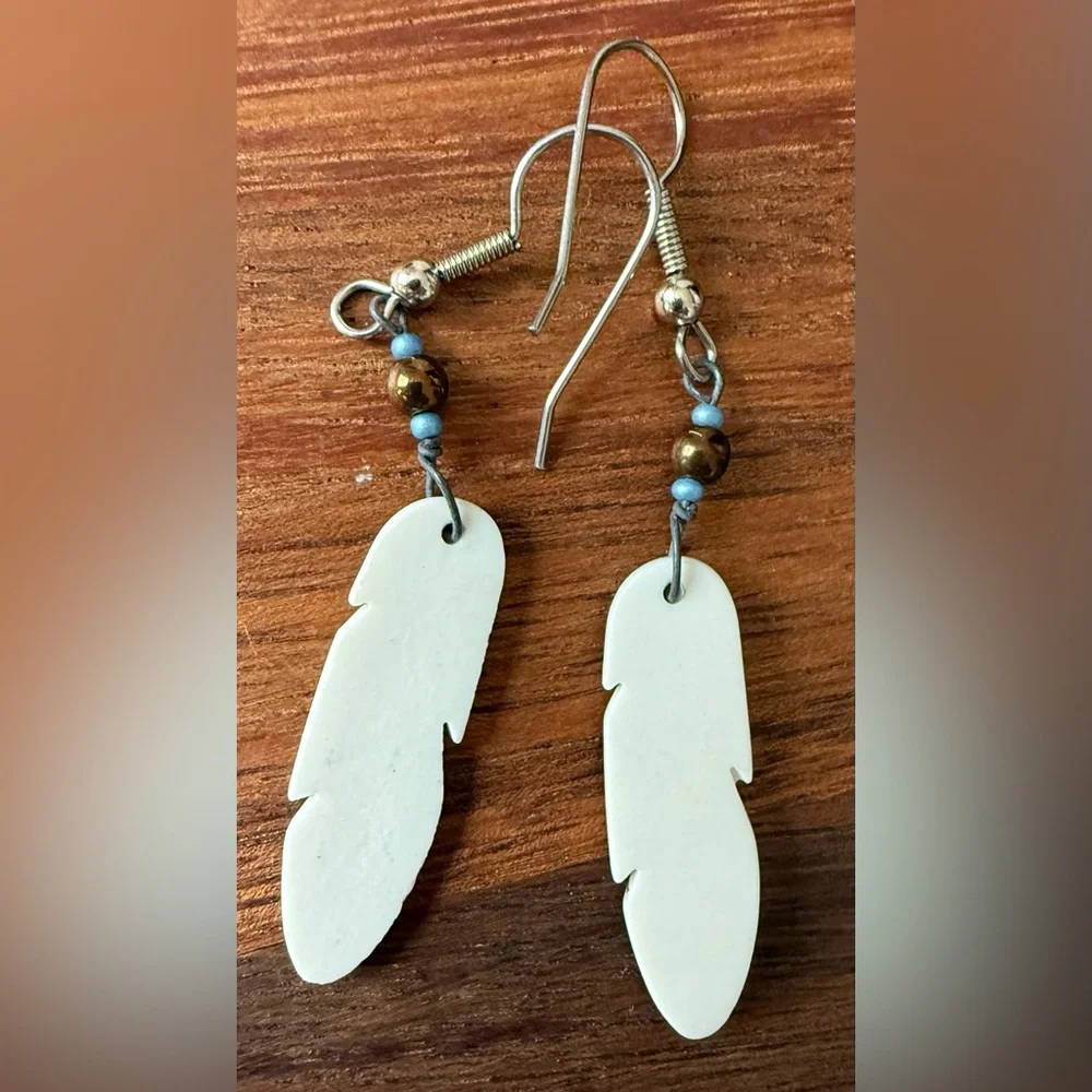 VTG Ceramic Feather Eagle Dangling Blue and Brown Pierced Earrings